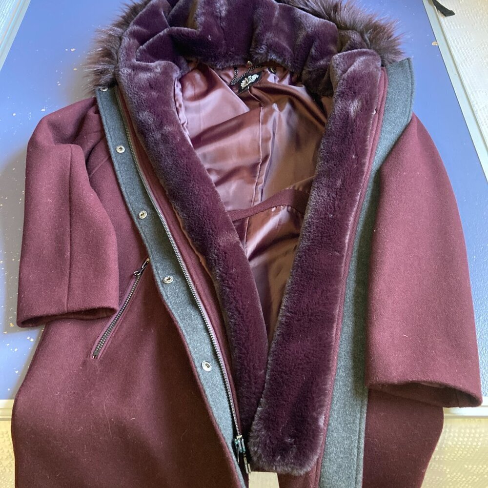 Dawn Levy Coat, Beautiful, Wool Blend with removable Faux Fur hood,  Size M - Picture 11 of 14
